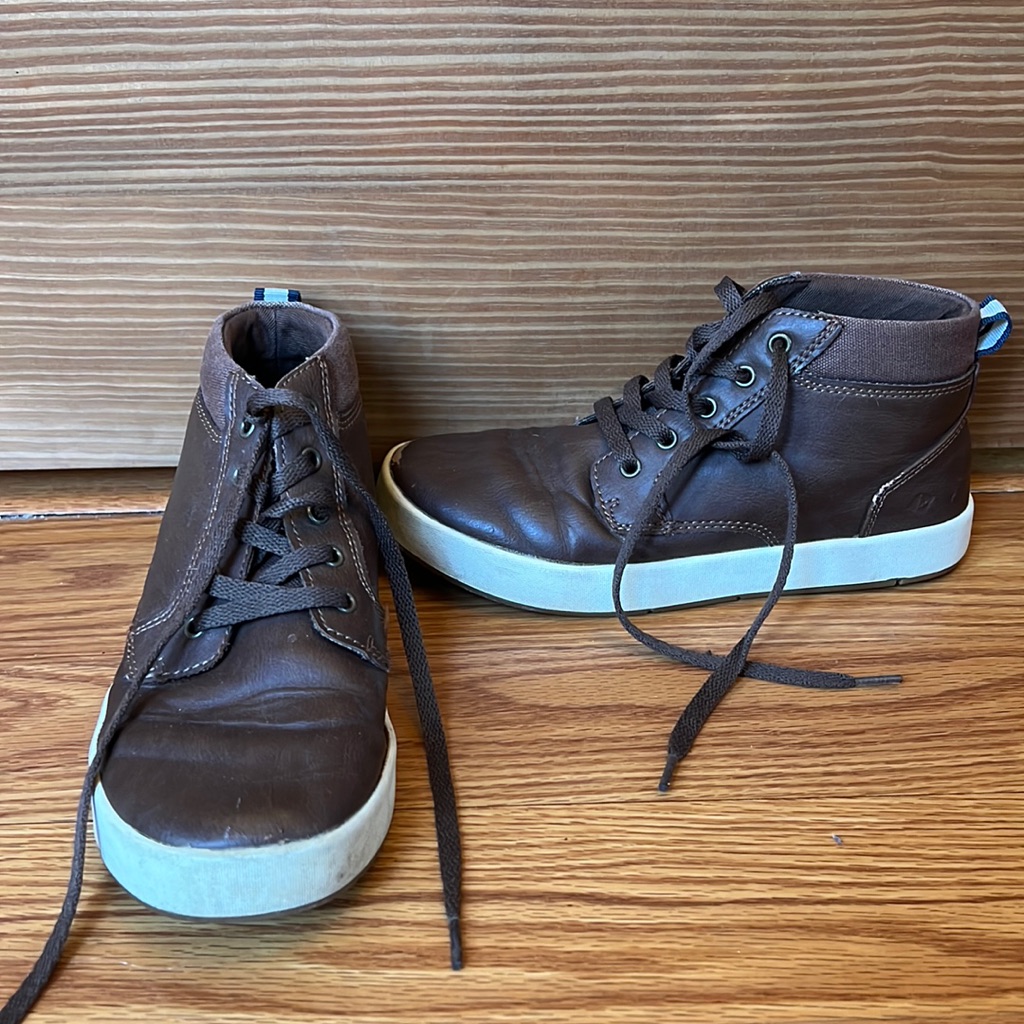 Boys Brand Sperry Size 2
